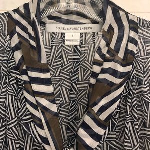 Diane Von Furstenberg size 2, navy/cream/brown silk blouse